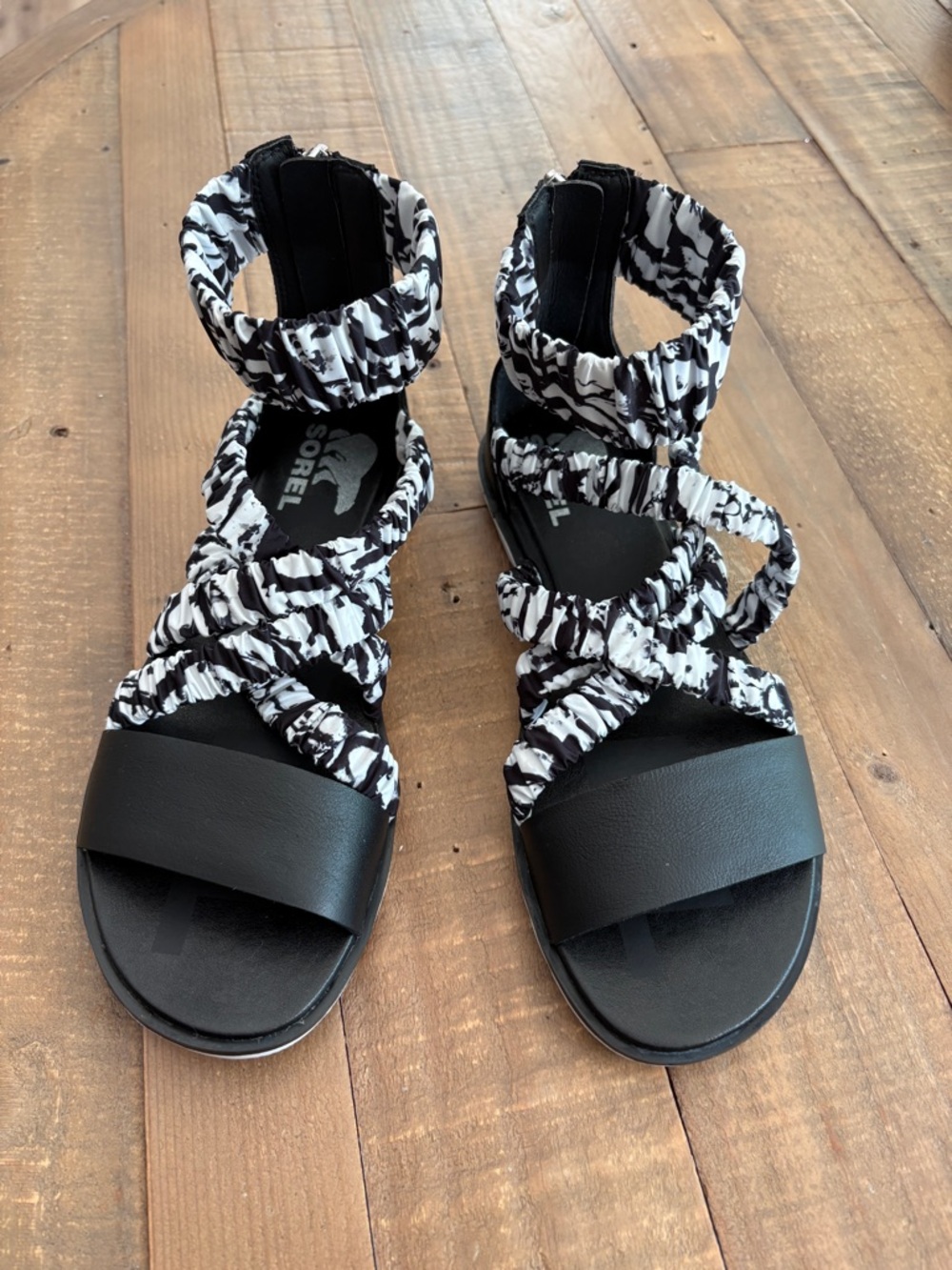 Sorel Black and White Leather Ella II Sandals EUC MSRP $80 Size 7